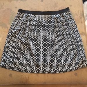 Banana Republic Size 6 Black white skirt